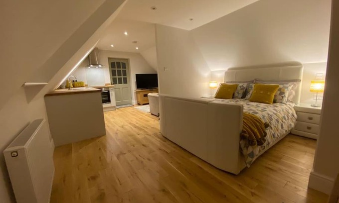 Stow-on-the-Wold Apartment | Experience The Cotswold Stowaway: Rated 9.6/10 Family Retreat