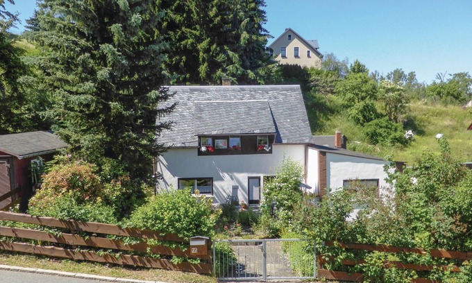 Hundshubel Apartment | Discover a Cozy Retreat in a Quiet Neighborhood
