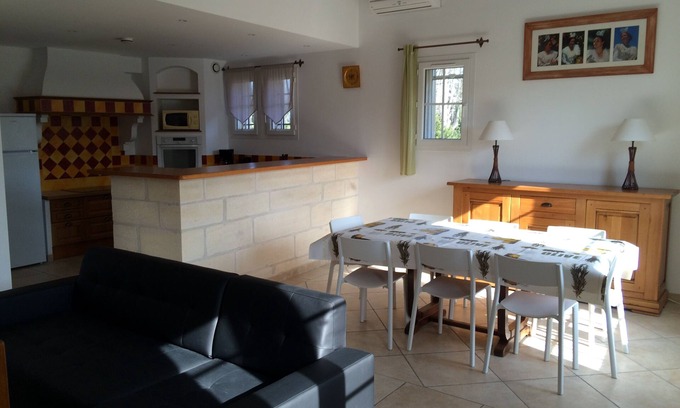 St.-Remy-de-Provence Other | Discover The Cottage of Scents "Les Arlésiennes" Retreat