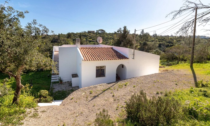 Poco Partido House | Convenient Cottage - Cozy 2 Bed Villa Near Town Center