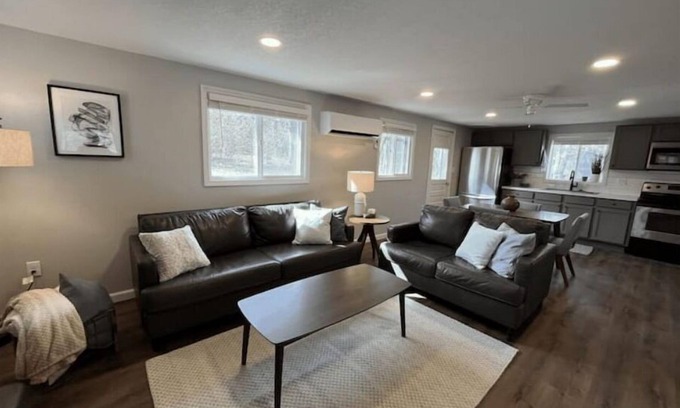 Eagle Rock House | Cozy Cabin Retreat at Table Rock Lake - Family Friendly!