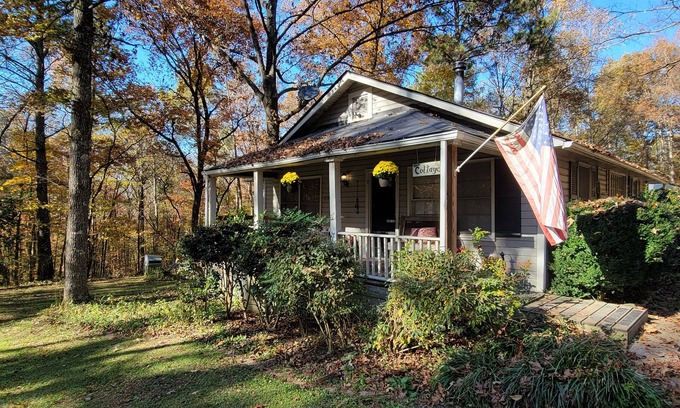Rockmart Cottage | Perfect Getaway at The Cottage at Becks Lake: 9.8/10 Rated