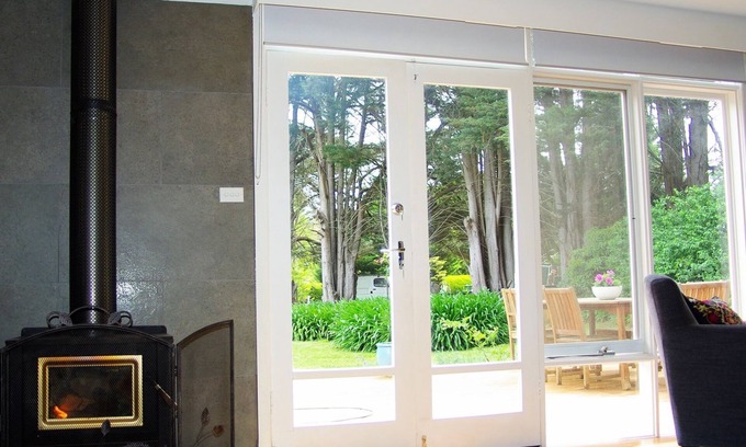 Tyabb Cottage | Experience The Cottage at Highfield Park - 10/10 Stay!