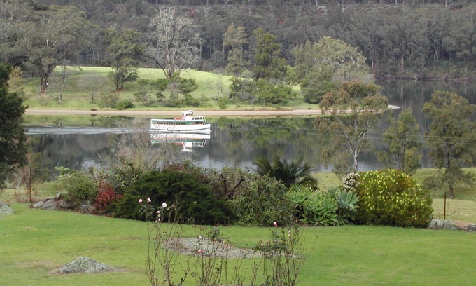 Longreach Cottage | Discover The Cottage at Shoalhaven Lodge: Waterfront Retreat