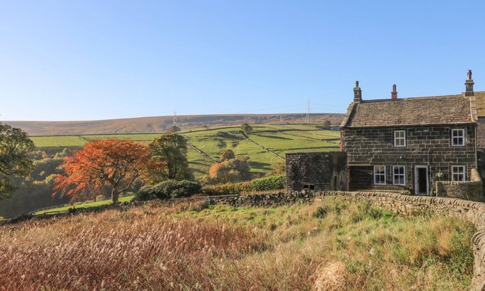 Sowerby Bridge Cottage | Relax at The Cottage, Beeston Hall with Hot Tub & Pets Welcome