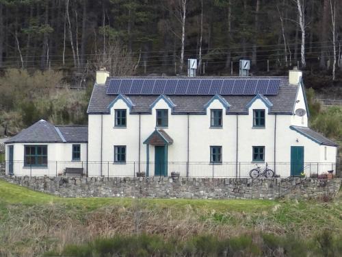 Carrbridge House | Pet-Friendly Retreat at The Cottage Bogroy - Rated 9.7/10