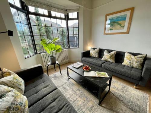 Newcastle House | Oceanfront Family Retreat at The Cottage Central Newcastle