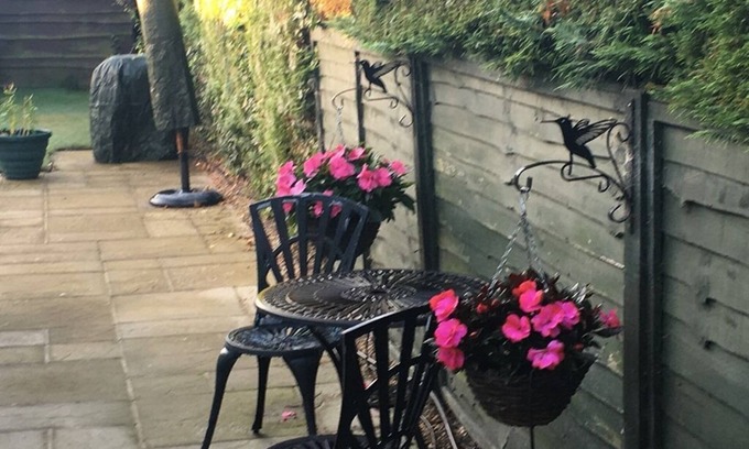 Chichester Bed & Breakfast | Cozy Retreat at The Cottage with Breakfast Included