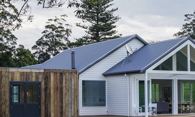 Berry Mountain Cottage | Glenworth Cottage – Ocean View Retreat with Spa & Breakfast