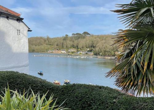 Helford House | Explore The Cottage Helford: Family and Pet-Friendly Retreat
