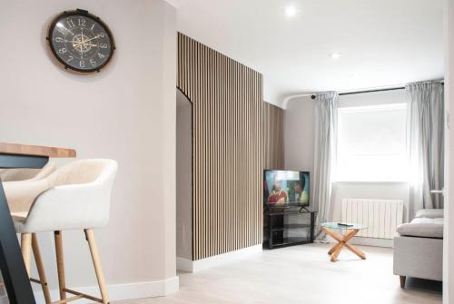 Naas Apartment | Eco-Friendly Getaway at The Cottage with Hot Tub Access