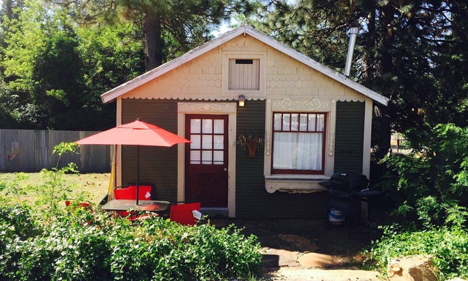 Foresthill House | Discover The Cottage In Foresthill: Pet-Friendly Retreat