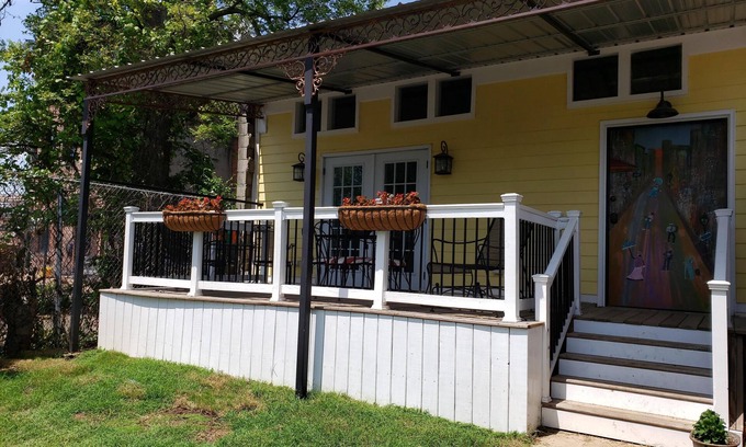 South Main Historic District House | Explore The Cottage in Historic South Main Arts District