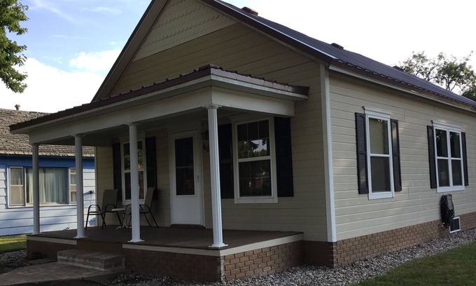 St Paul Cottage | The Cottage on 6th in Saint Paul, NE