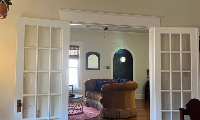Conway House | Cozy Cottage on College: Top-Rated Downtown Retreat