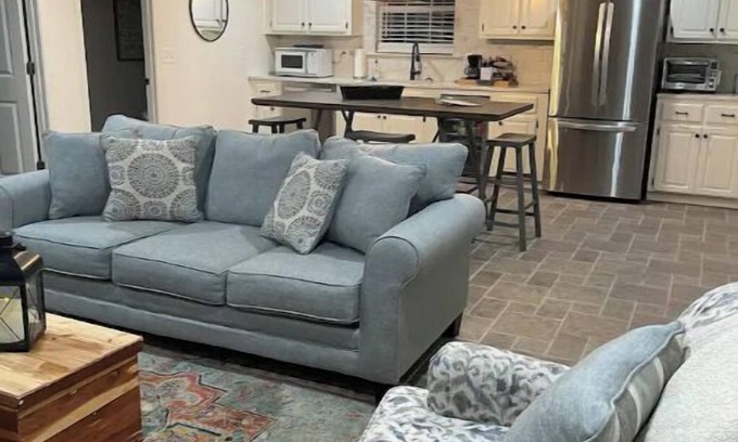 Wetumpka House | Unforgettable Stay at The Cottage on Savannah Lane