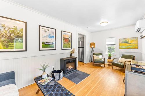 Ladd Hill House | Top-Rated Family Retreat at The Cottage On Wilsonville Road