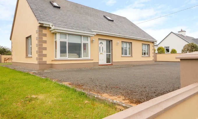 Quilty Cottage | Cozy Cottage with Open Fire, Pet Friendly in Quilty