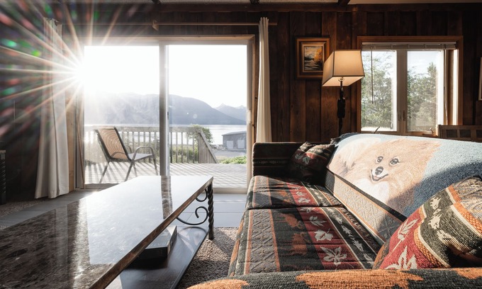 Haines Cottage | Cozy Cottage: Walk to Attractions with Scenic Views