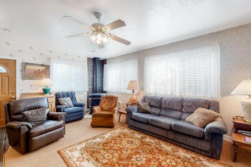Cascade House | Pet-Friendly Retreat at The Cottage - Rated 9/10 by Guests