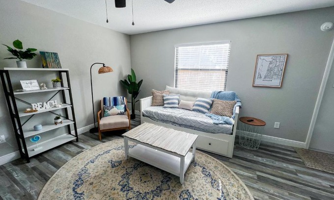 Dunedin House | Exceptional Stay at The Cottage - Family Friendly Retreat