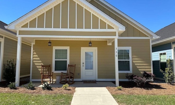 Midland City Cottage | The Cottages 3 2BR2BA Dothan Pet Friendly Gorgeous Pool, Pickle Ball court, Gym