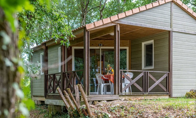 Razac-d'Eymet Ski Chalet | Charming Cottages in Dordogne with Pool & Breakfast