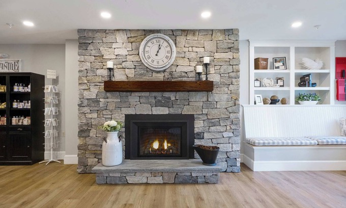 Camden Hotel | Inviting Country Inn at Camden Rockport with Spa & Pool