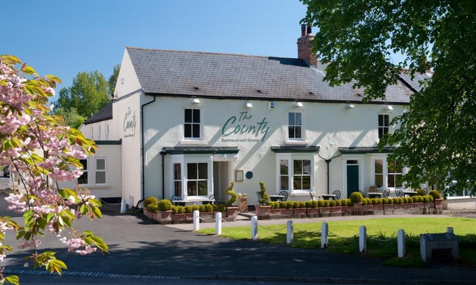 Newton Aycliffe House | Family-Friendly Retreat at The County with Top Amenities