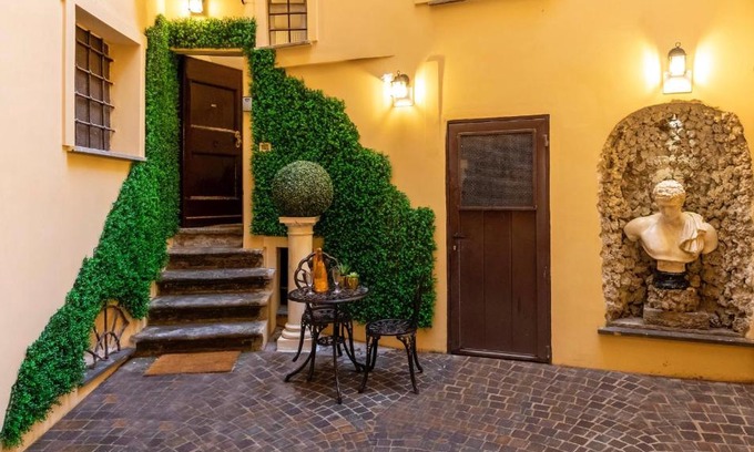 Rione III Colonna Apartment | Eco-Friendly Retreat at The Court Piazza di Spagna, 10/10 Rated