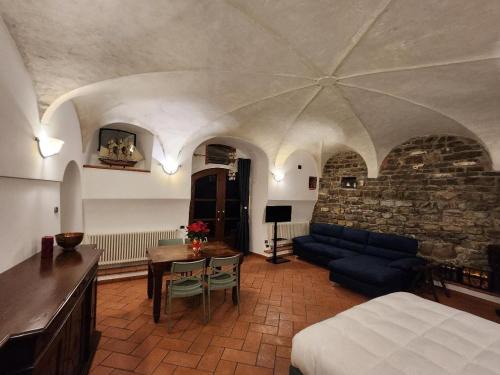 Garlate Apartment | The courtyard of the 6 arches