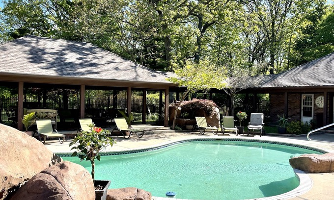 Joplin Apartment | Relax in The Courtyard Suite with Pool Access All Summer