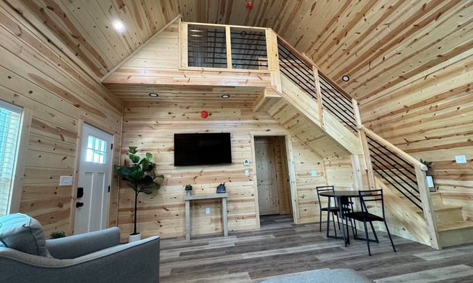Farmers Cottage | Unforgettable Stay at The Cove: New Cottage by the Lake