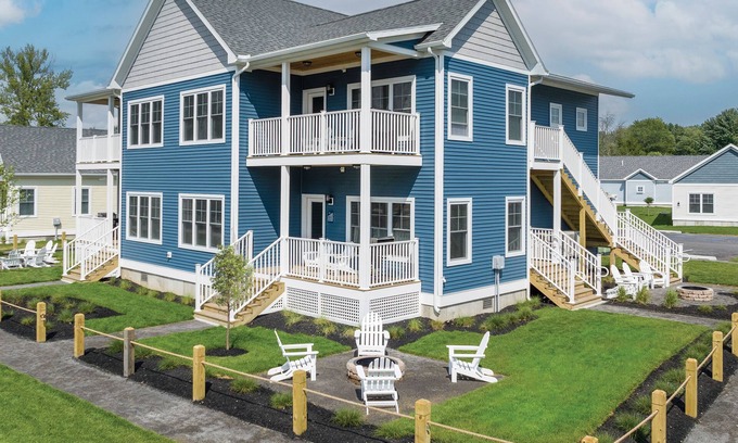 Sylvan Beach Cottage | Pet-Friendly Cottage at The Cove with Lake View & Pontoon