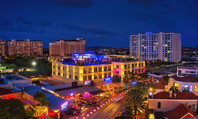 Palm Beach Resort | Top-Rated The Cove: Prime Location with Pool & Spa