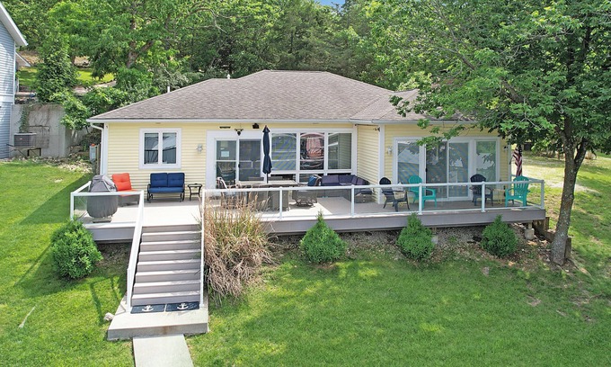 Osage Beach House | Experience The Cove House: Swim, Kayak & Fish at 10/10