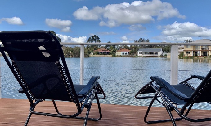 South Yunderup House | Discover The Cove on the Water: Guest Rated 9.8, Ocean Views