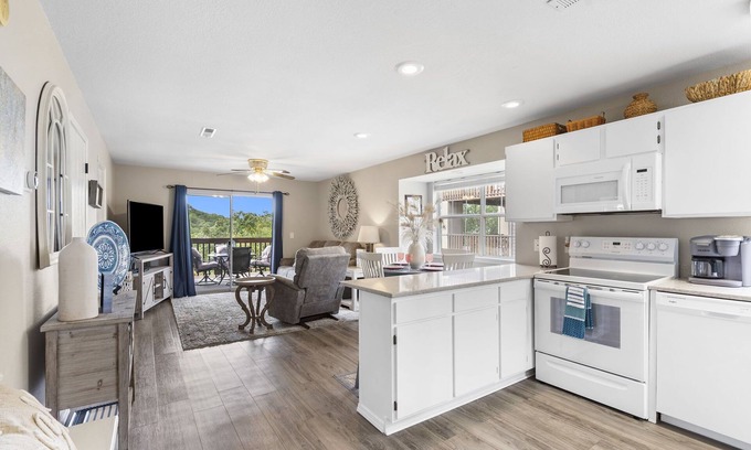 Indian Point Condo | Top-Rated Cove Walk-in 2BR Condo on Table Rock Lake