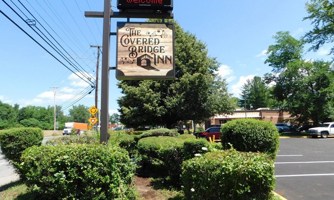Brattleboro Hotel | Cozy Stay at The Covered Bridge Inn with Breakfast Included