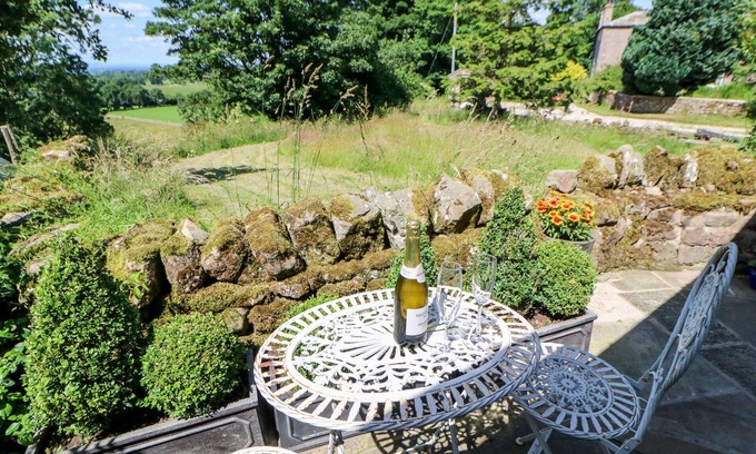 Kirkby Stephen Cottage | Discover The Cow Byre: Family-Friendly with Breakfast Included