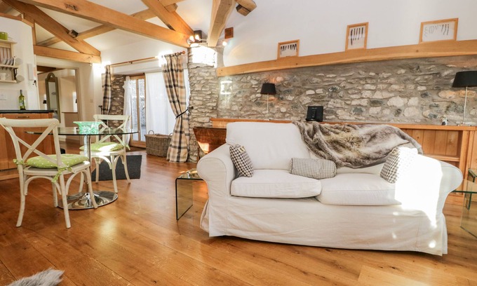 Bretherdale Cottage | Romantic Retreat at The Cow House: Cozy Cottage in Shap