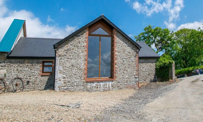 Llangadog House | The Cow Shed - Green Grove