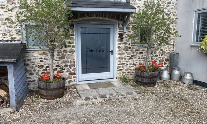 Bishopswood Cottage | THE COW SHED, pet friendly, character holiday cottage in Bishopswood