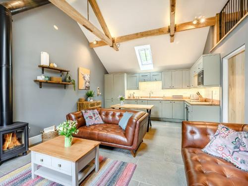South Littleton House | Guest Rated 10/10: The Cow Shed - Family-Friendly Retreat