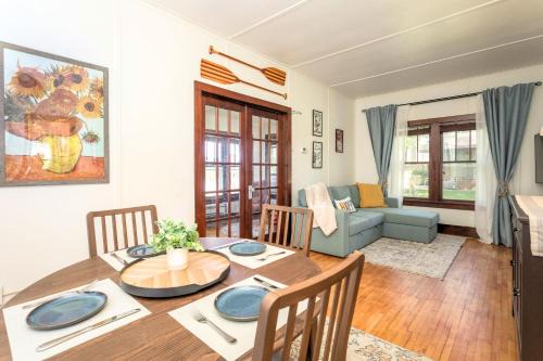 Alexandria House | Family-Friendly Cowdry Cottage: Pet-Friendly with Bikes & Canoes