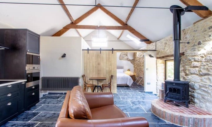 Littlebredy Apartment | Romantic Retreat at The Cowshed, Washing Pool Barns