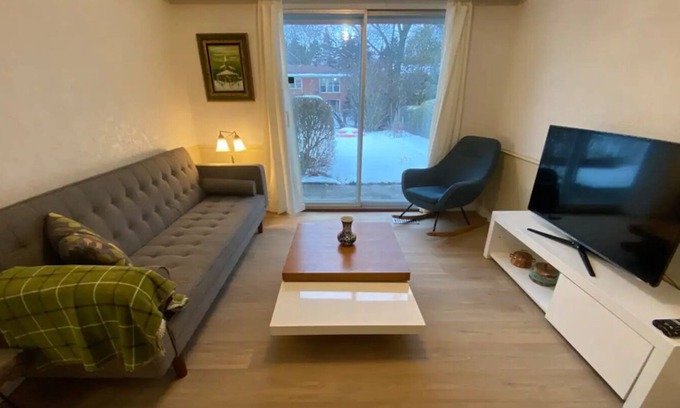 Thornhill House | Enjoy a Child-Friendly Stay at The Cozy Apartment Home