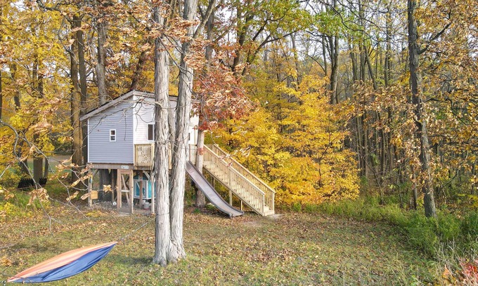 New Carlisle Cabin | The Cozy Canopy
