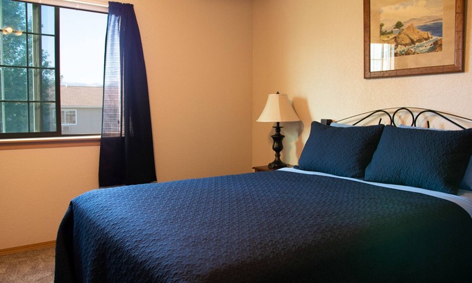 River Road Condo | Inviting Condo with Spa & Hot Tub in Missoula's Heart