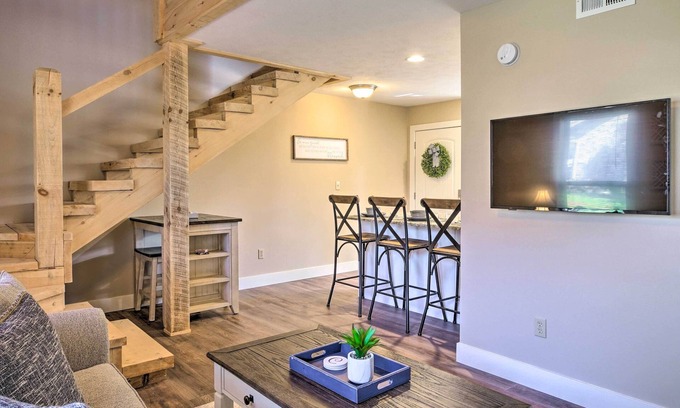 Branson House | Inviting Cozy Cottage with Lake Access and Key Amenities